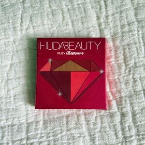 Huda beauty ruby obsessions eyeshadow palette